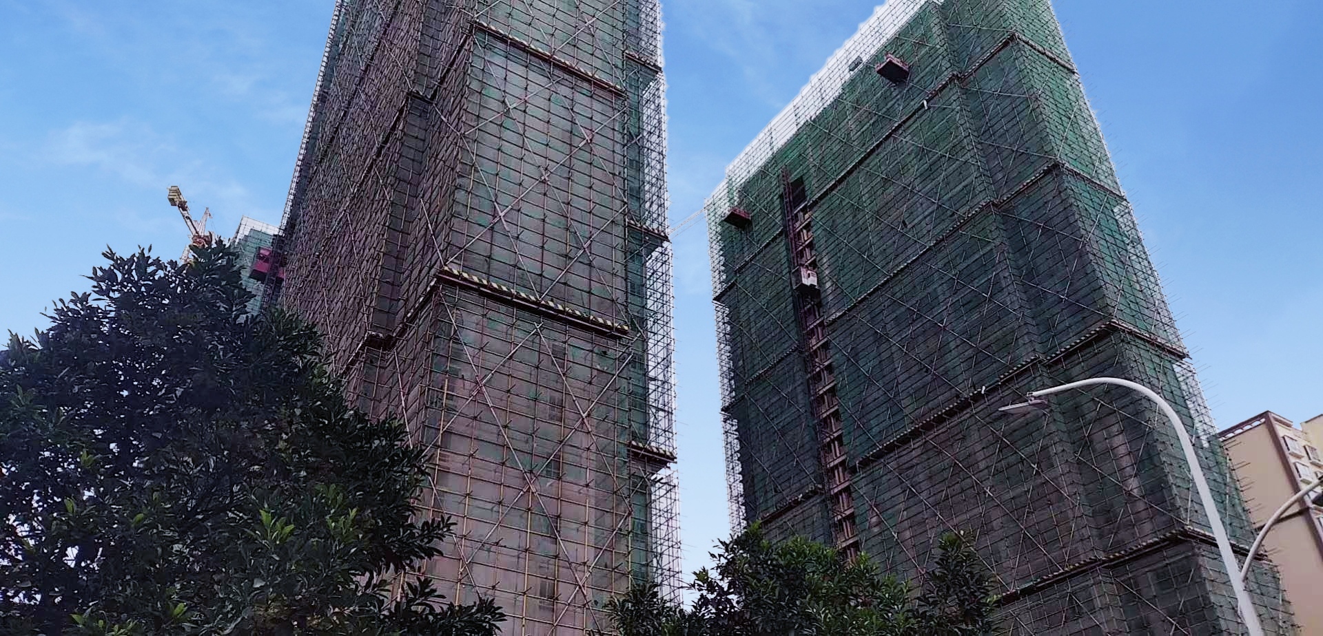 發(fā)霉舊外墻能用仿石漆翻新嗎？華喆給你答案！