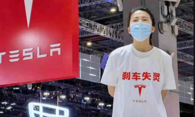 特斯拉剎車會失靈？華喆的仿石漆就不會翻車！