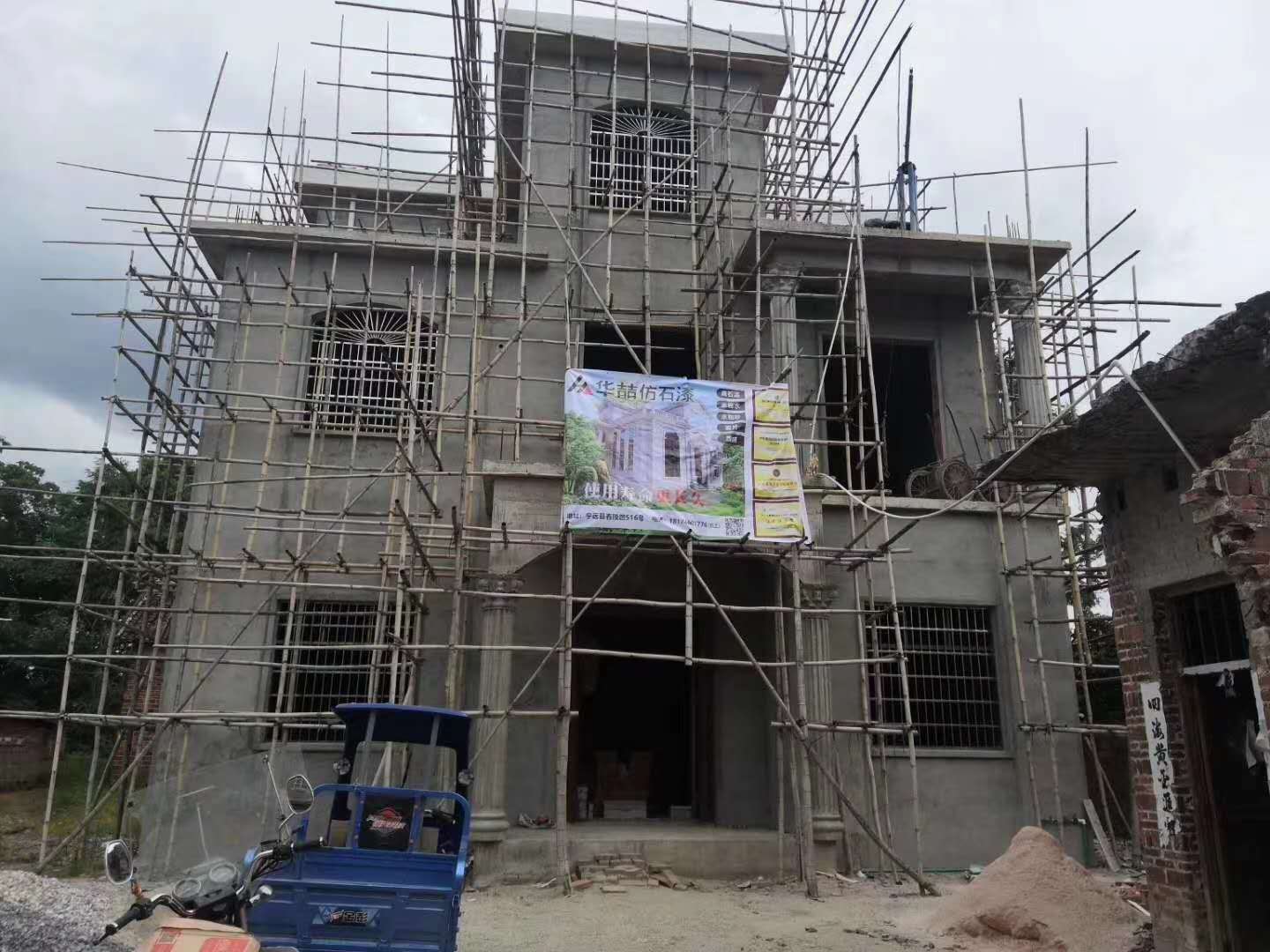 瓷磚外墻翻新仿石漆需要鏟掉瓷磚嗎？