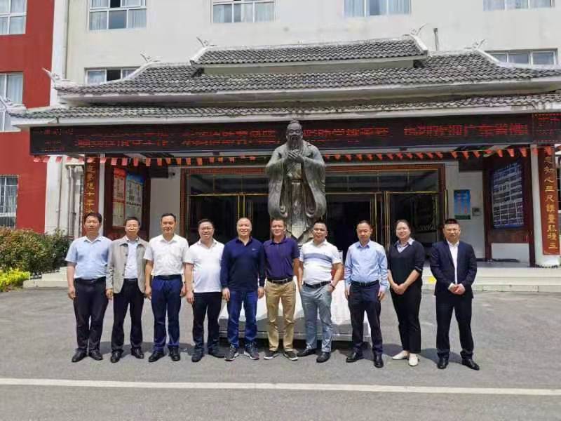 “鳳彩”助學(xué)，金涂寶與你“益”路同行！